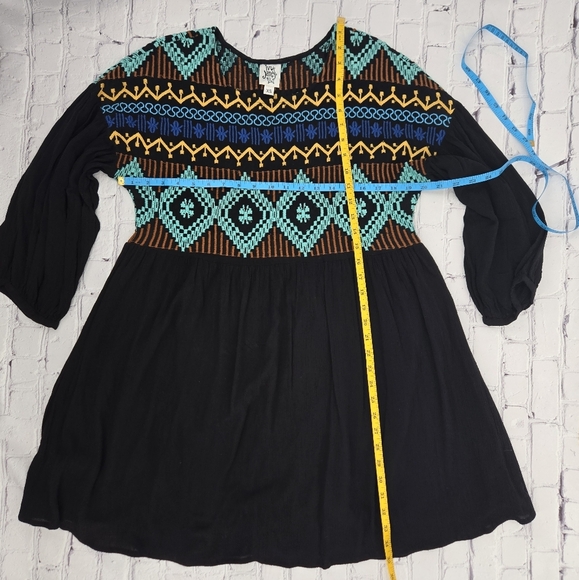 Ivey Jane Boho Black Top with Vibrant Embroidery - Picture 3 of 6